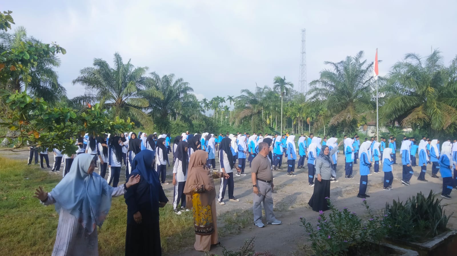 Senam Anak Indonesia Hebat (SAIH) Mewarnai Halaman MTsN 1 Muaro Jambi