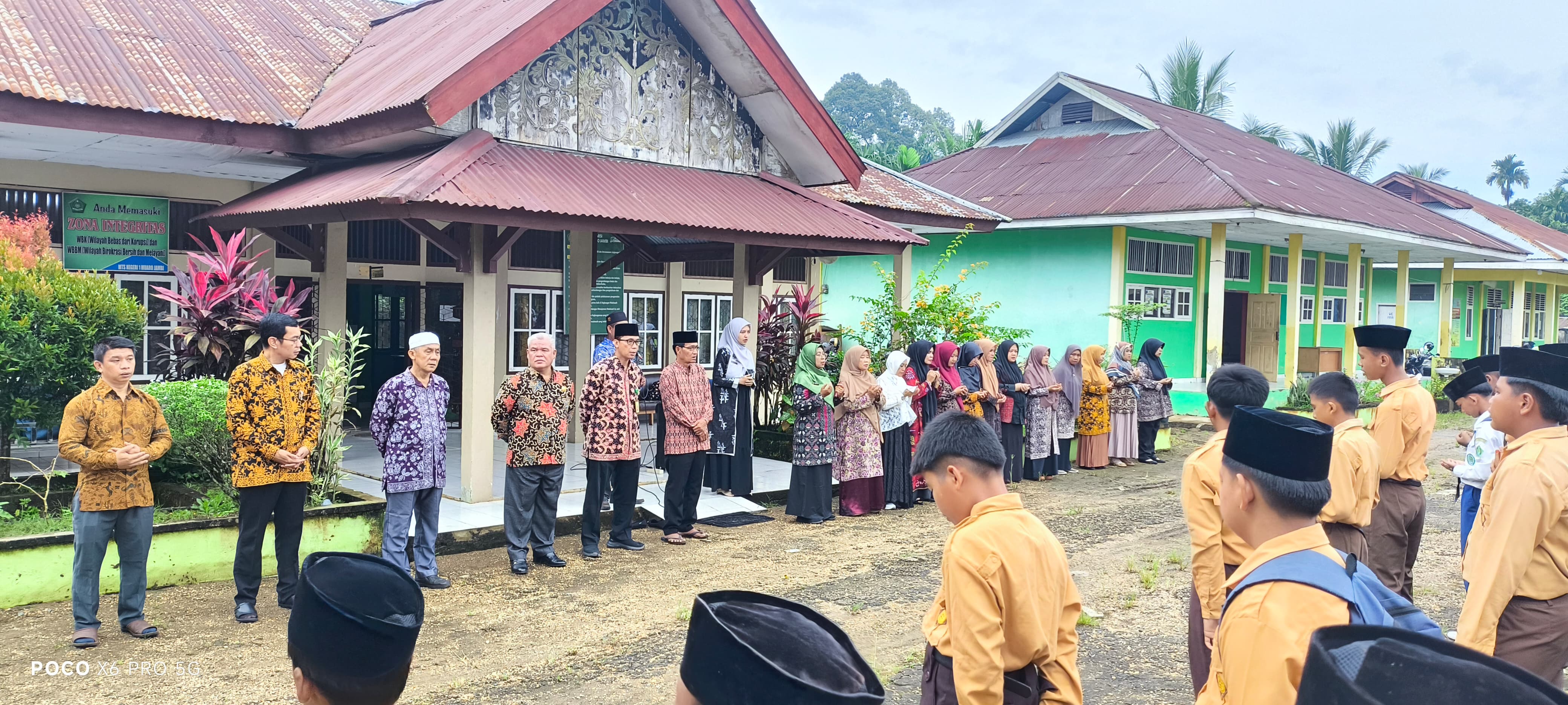 Harmoni Sosial MTsN 1 Muaro Jambi Dalam Kekuatan Solidaritas Umat Islam Pasca-Lebaran Harmoni Sosial MTsN 1 Muaro Jambi Dalam Kekuatan Solidaritas Umat Islam Pasca-Lebaran