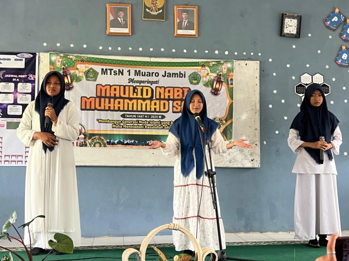 Maulid Nabi di MTsN 1 Muaro Jambi Warnai dengan Kreativitas Siswa