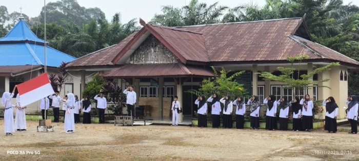 Upacara Hari Pahlawan di MTsN 1 Muaro Jambi Berlangsung Khidmat Upacara Hari Pahlawan di MTsN 1 Muaro Jambi Berlangsung Khidmat
