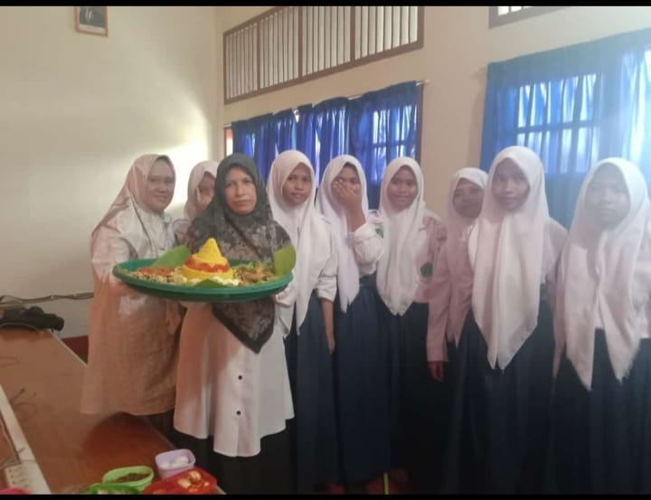 Ujian Praktek Kreasi Hidangan Nasi Tumpeng Kelas VII C dan VII D Ujian Praktek Kreasi Hidangan Nasi Tumpeng Kelas VII C dan VII D
