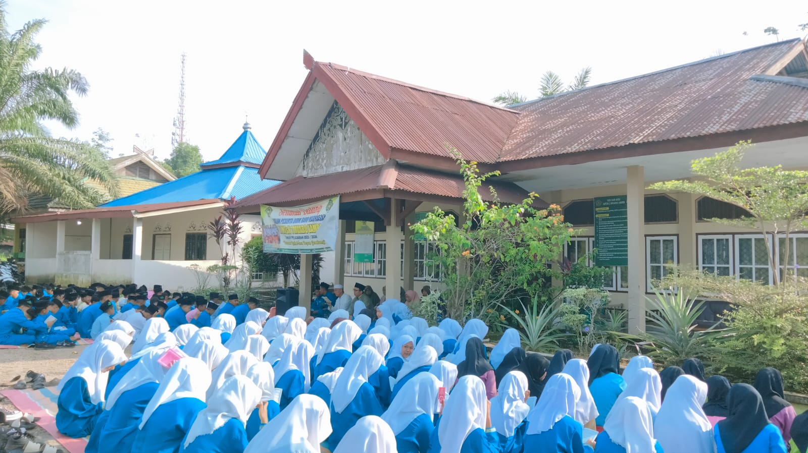 Kekhasan Tradisi Yasinan Jumat Pagi sebagai Jembatan Keharmonisan Antar Siswa