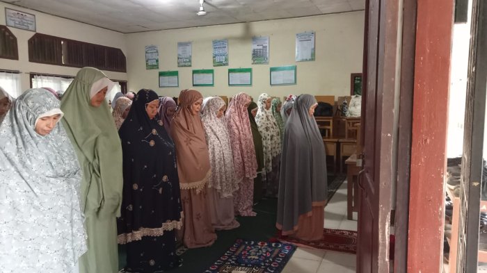 MTsN 1 Muaro Jambi Rutin Gelar Shalat Zuhur Berjamaah MTsN 1 Muaro Jambi Rutin Gelar Shalat Zuhur Berjamaah