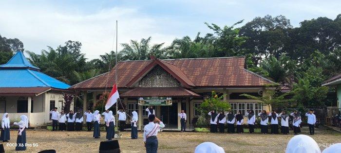 Kepala MTsN 1 Muaro Jambi Tekankan Pentingnya Kebersihan Kepala MTsN 1 Muaro Jambi Tekankan Pentingnya Kebersihan