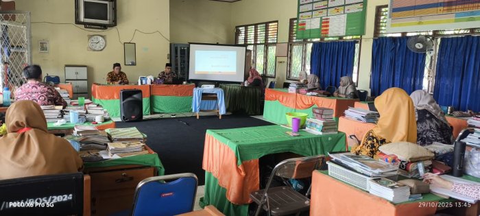 Pengawas Kemenag Dampingi Implementasi Kurikulum Cinta di MTsN 1 Muaro Jambi