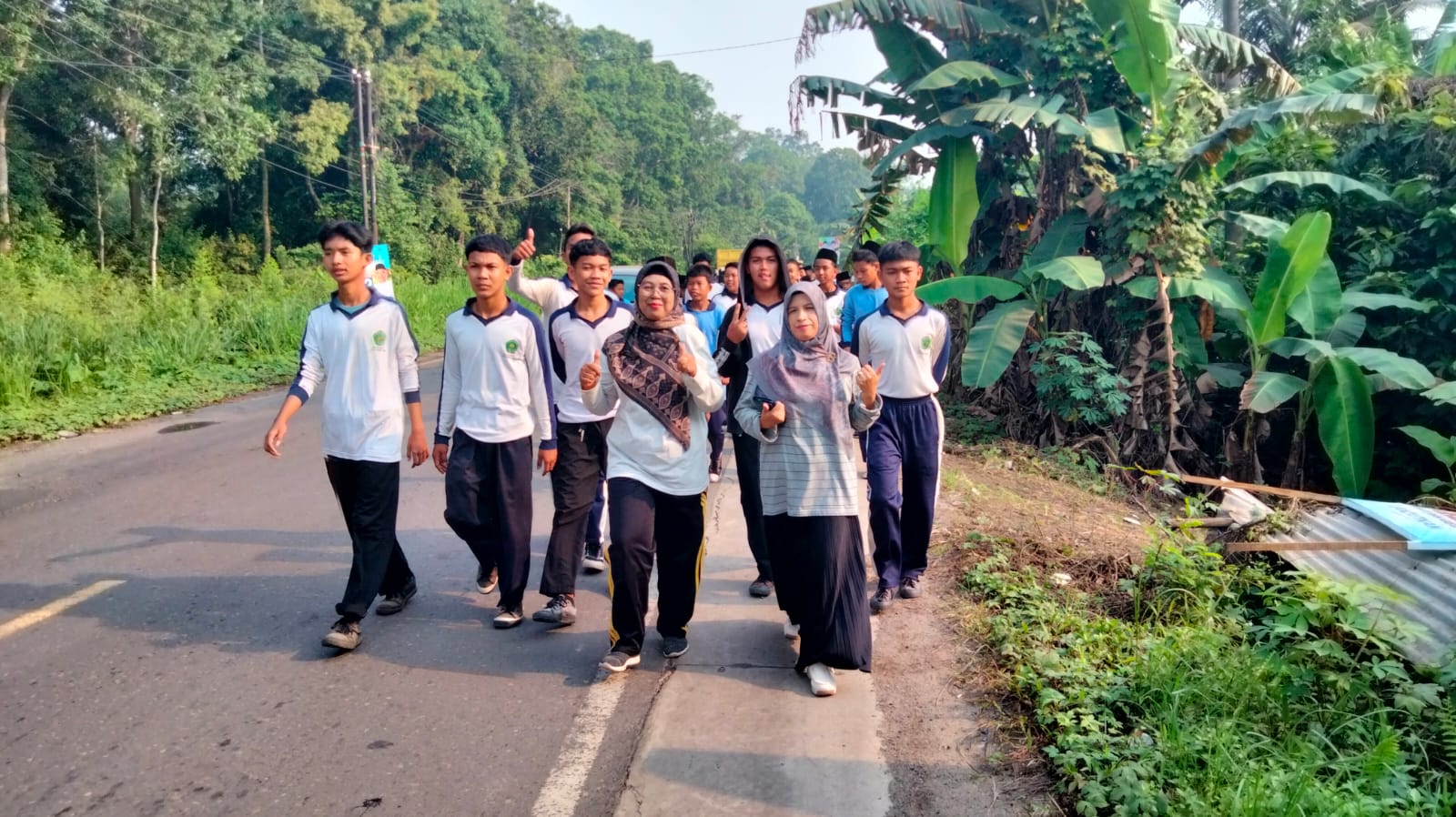 Jalan Santai Selain Menjaga Kebugaran dapat Meningkatkan Tali Persaudaraan