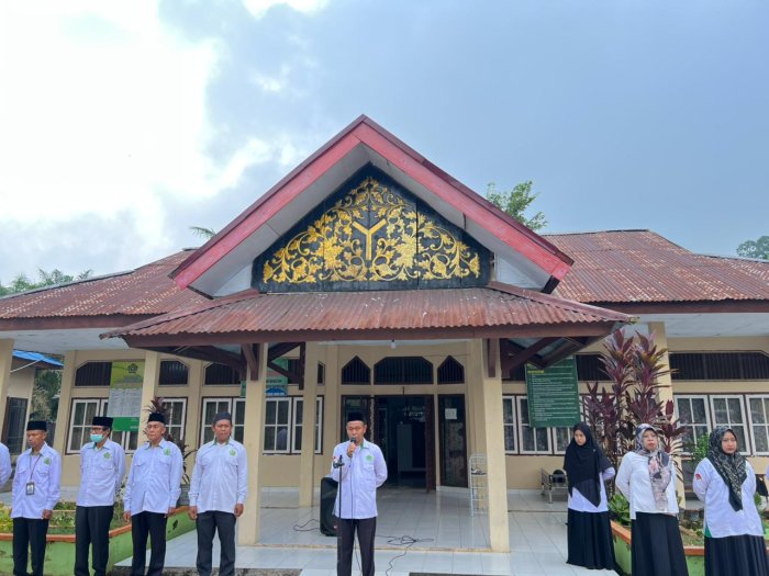 Kepala MTsN 1 Muaro Jambi Resmi Buka Pesantren Kilat, Waka Kurikulum Sampaikan Rincian Program Kepala MTsN 1 Muaro Jambi Resmi Buka Pesantren Kilat, Waka Kurikulum Sampaikan Rincian Program