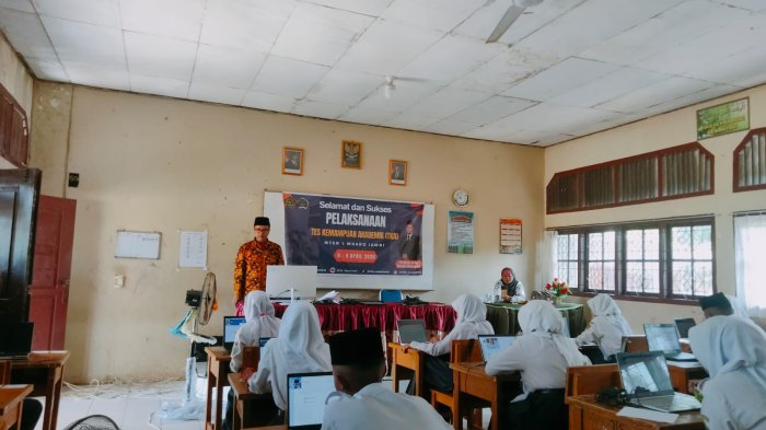 Pelaksanaan TKA Hari Pertama di MTsN 1 Muaro Jambi Berjalan Lancar