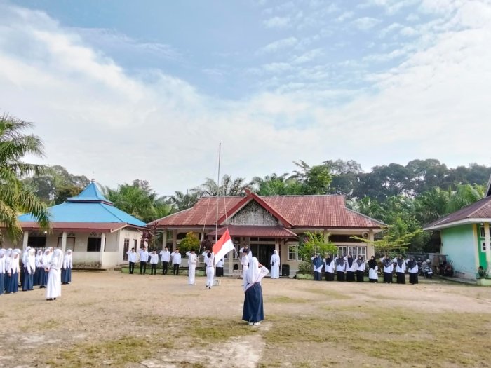 Kerapian Jadi Cerminan Karakter Siswa MTsN 1 Muaro Jambi