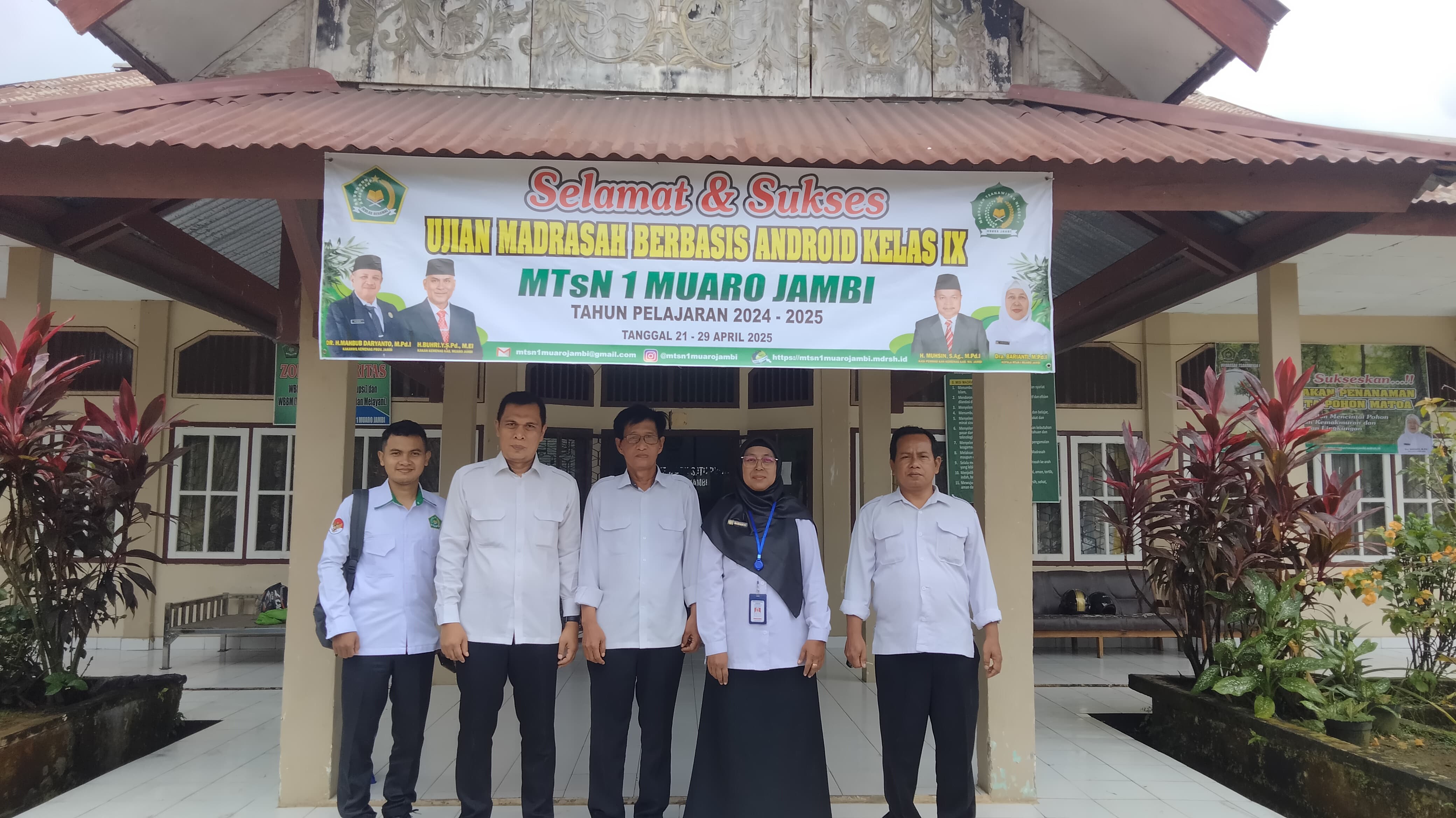 Tim Pengawas Kemenag Muaro Jambi Intensif Pantau Ujian Madrasah di MTsN 1 Muaro Jambi