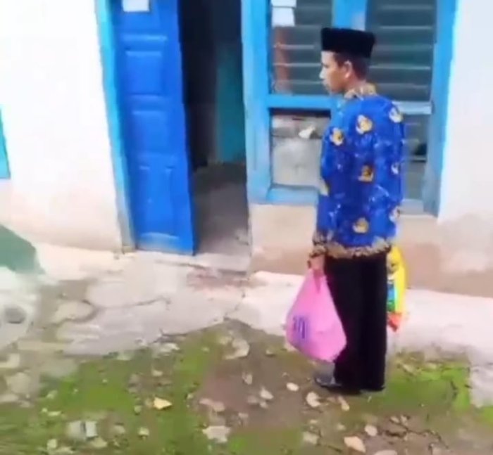 Wujud Syukur PPPK MTsN 1 Muaro Jambi Gelar Aksi Sosial Berbagi