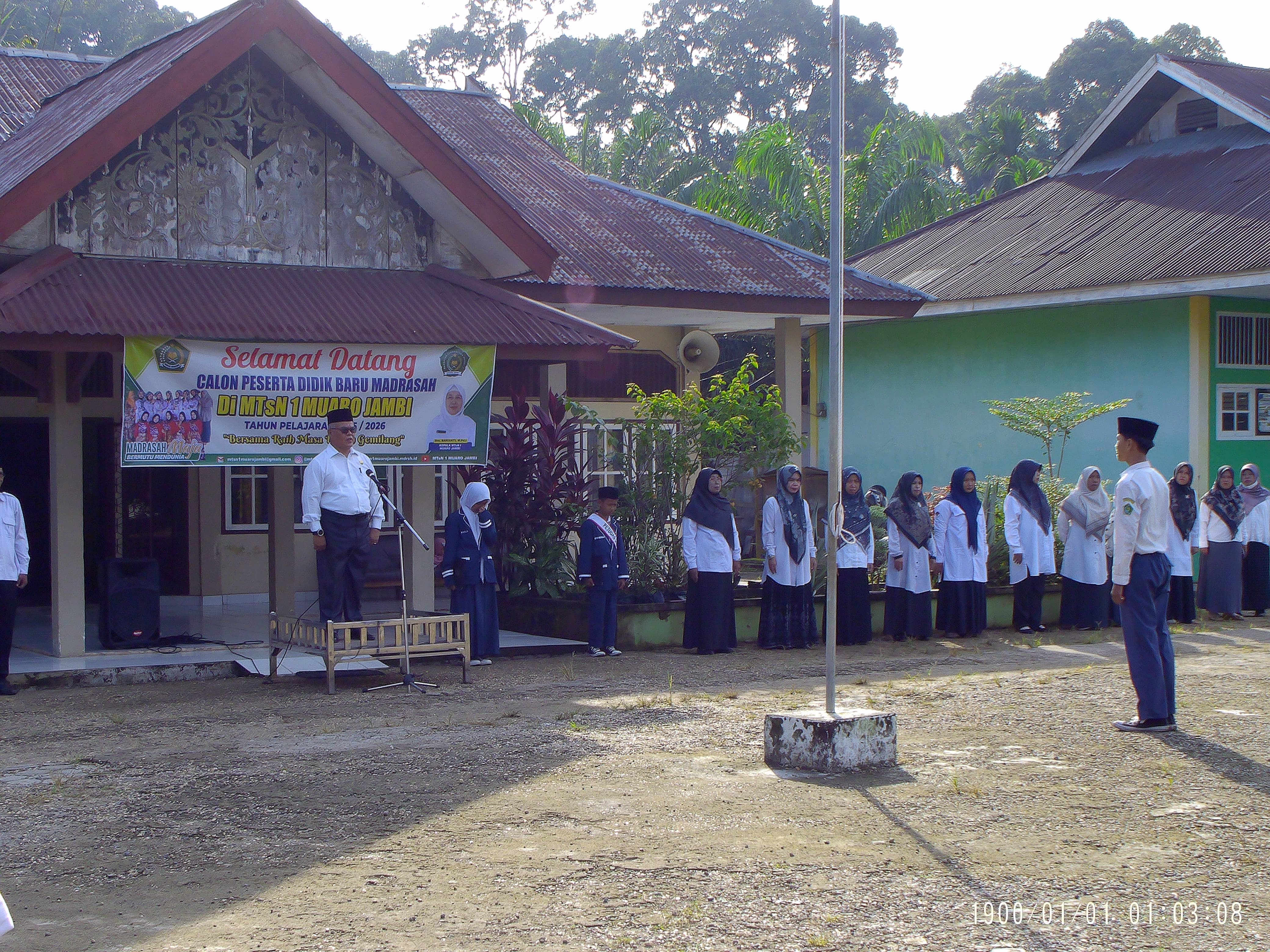 Hari Pendidikan Nasional: Antusiasme dan Pelajaran Hidup Dalam Upacara Peringatan Hari Pendidikan Nasional: Antusiasme dan Pelajaran Hidup Dalam Upacara Peringatan