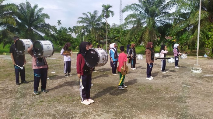 Ekstrakurikuler Drumband MTsN 1 Muaro Jambi Gelar Latihan Mingguan