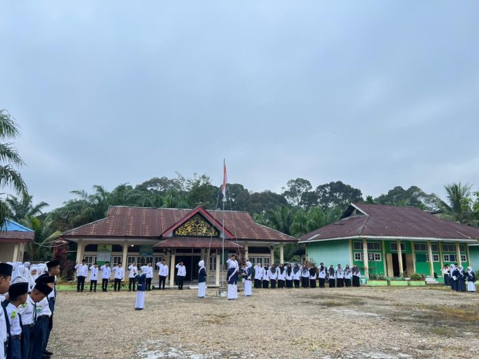 MTSN 1 Muaro Jambi Gelar Upacara Pasca Lebaran