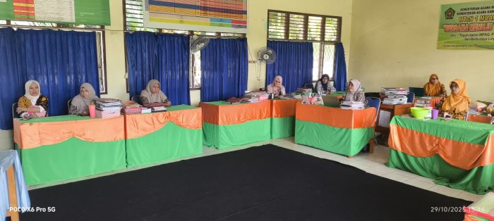 MTsN 1 Muaro Jambi Gelar Sosialisasi Kurikulum Berbasis Cinta MTsN 1 Muaro Jambi Gelar Sosialisasi Kurikulum Berbasis Cinta