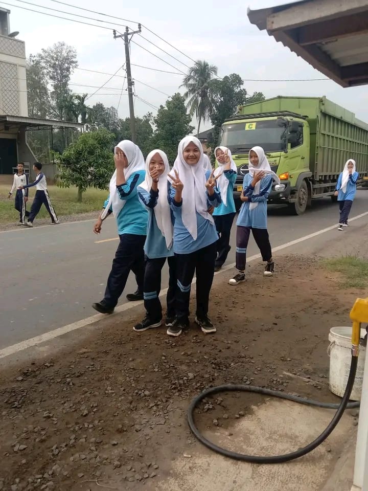 Giat Jalan Santai Warnai Pagi yang Cerah