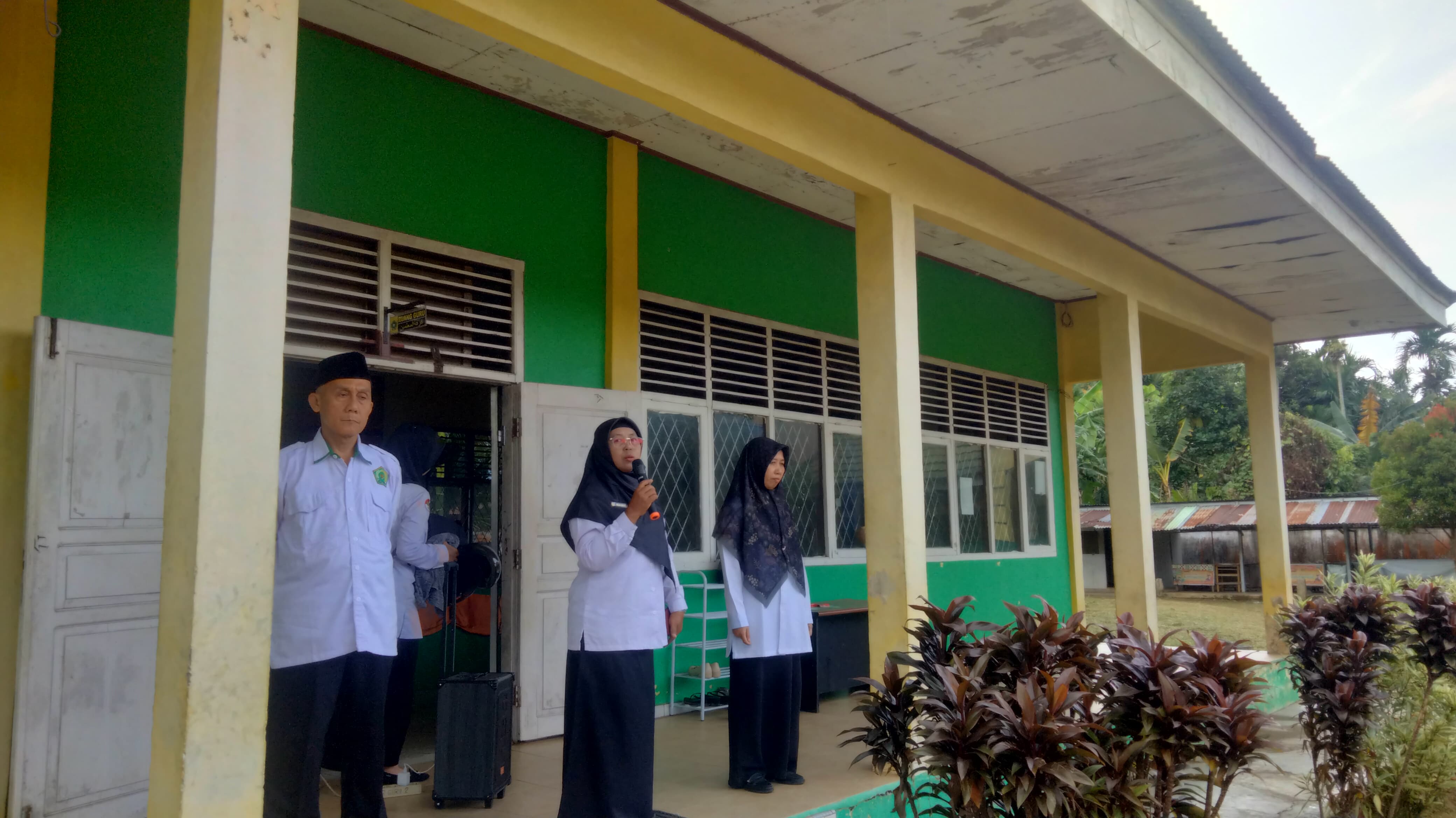 MTsN 1 Muaro Jambi: Pembukaan Ujian Madrasah Dipimpin Langsung oleh Kepala Madrasah