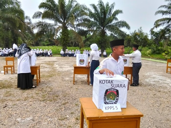 MTsN 1 Muaro Jambi Selenggarakan Pemilo Periode 2025-2026