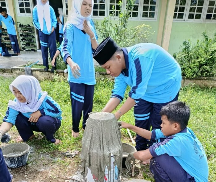 Siswa Muaro Jambi Olah Handuk Bekas Jadi Pot Bunga Kreatif Siswa Muaro Jambi Olah Handuk Bekas Jadi Pot Bunga Kreatif