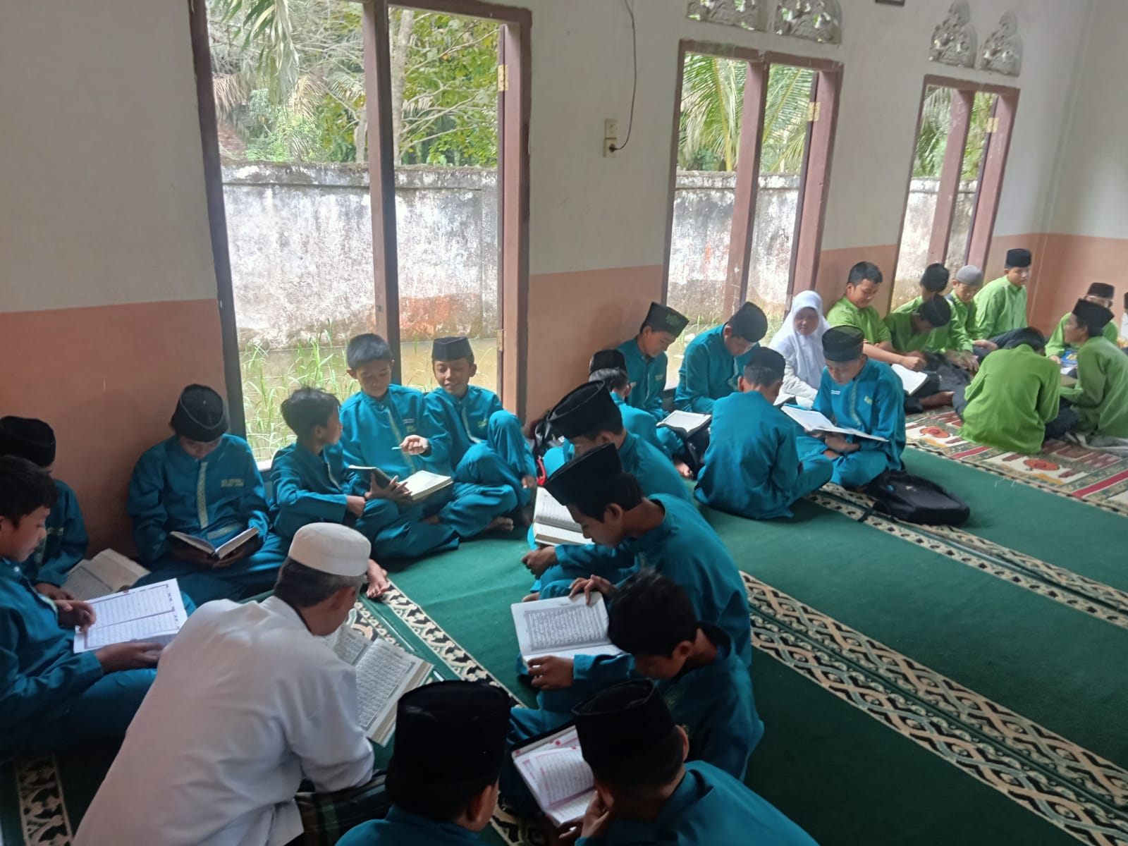 Dengan Penuh Semangat, MTsN 1 Muaro Jambi Gelar Program Khataman Al-Qur'an Nasional Dengan Penuh Semangat, MTsN 1 Muaro Jambi Gelar Program Khataman Al-Qur'an Nasional