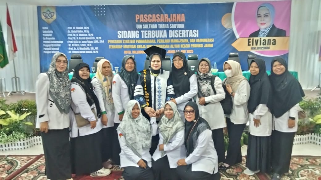 Dra. Hj. Elviana, M.Si: Kepala Madrasah dan  Majelis Guru MTsN 1 Muaro Jambi Hadiri Sidang Promosi Inspiratif