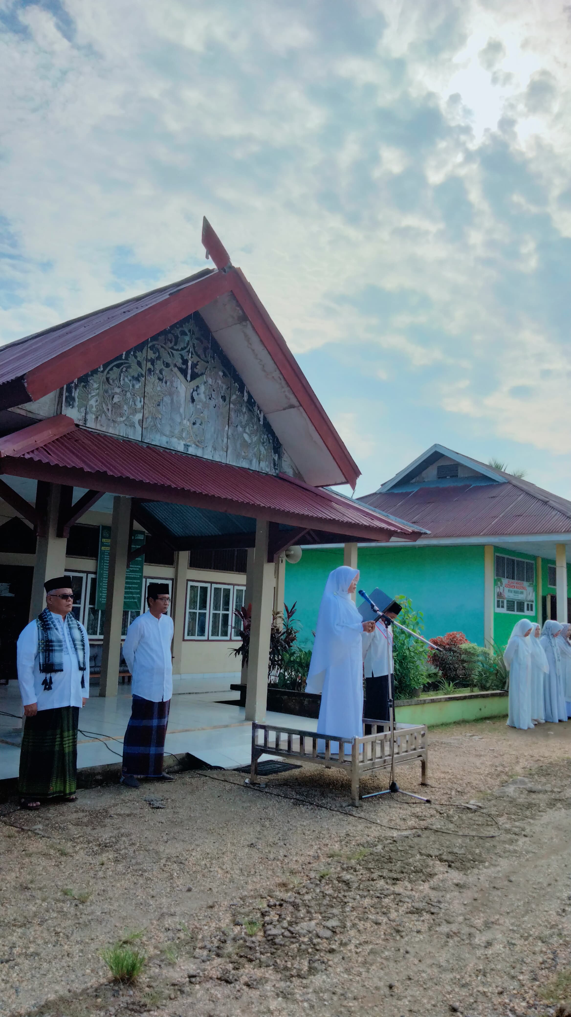 MTsN 1 Muaro Jambi laksanakan Upacara Hari Santri Dengan Penuh Hikmad