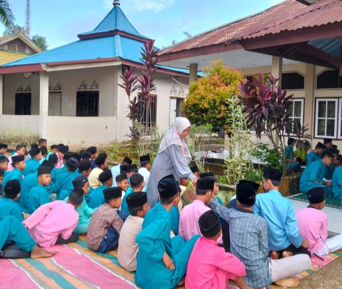 Infak Jumat di MTsN 1 Muaro Jambi Tumbuhkan Karakter Dermawan