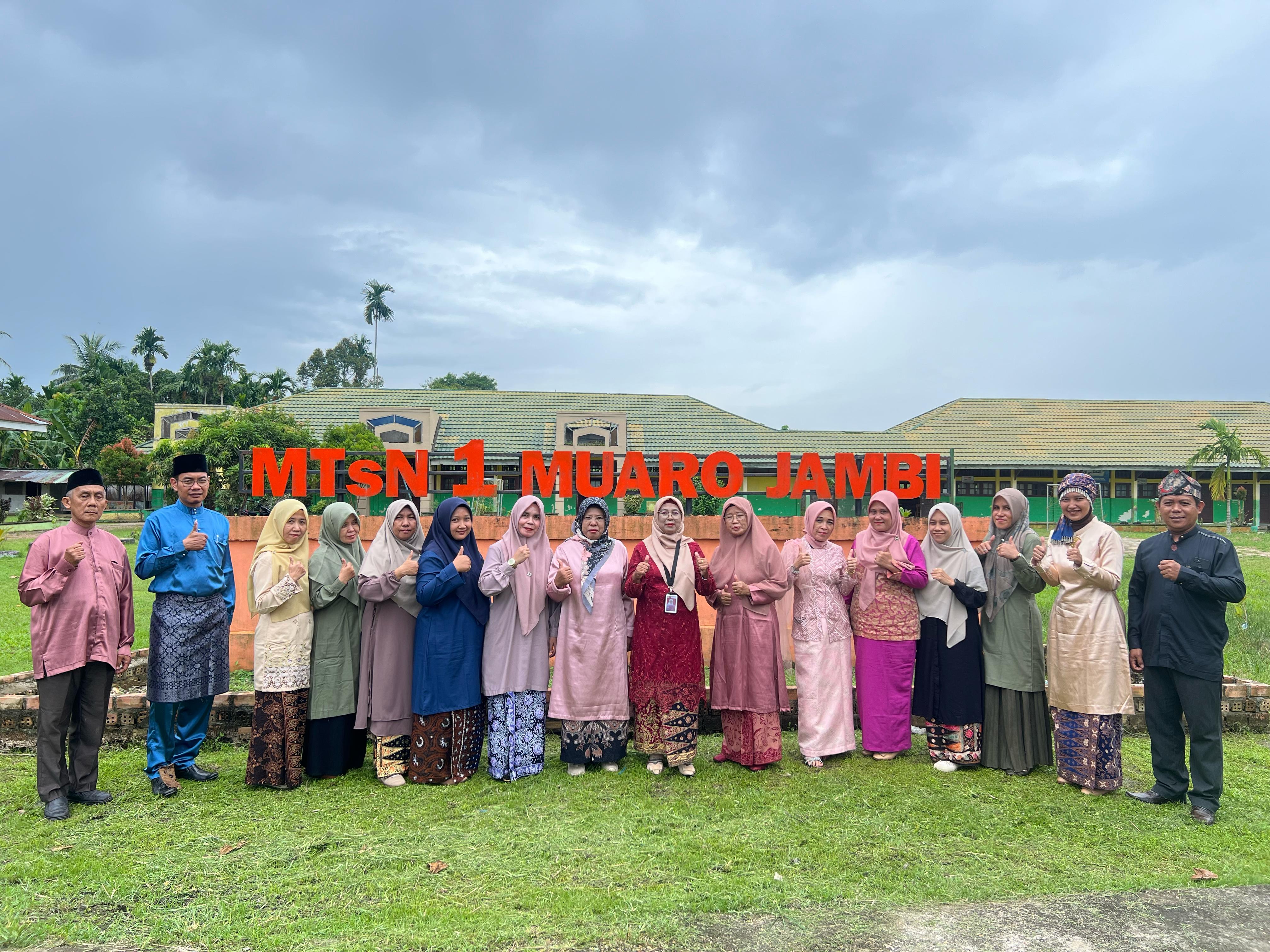 Euforia GTK: Membangkitkan Semangat Nasionalisme Lewat Pakaian Tradisional