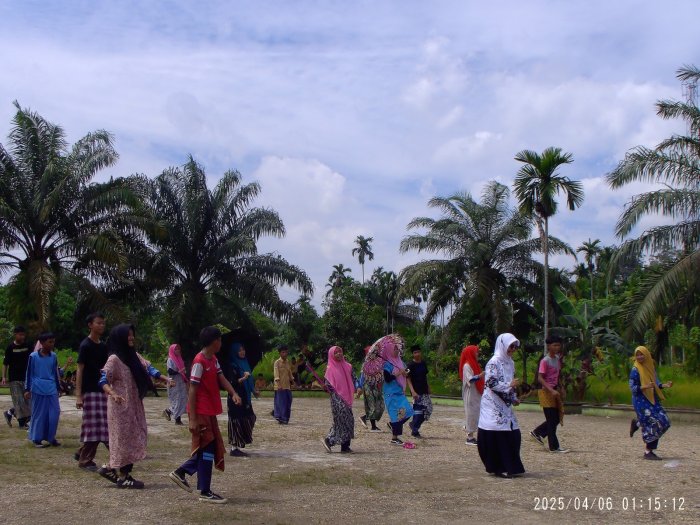 Suasana Hangat Menaungi Serangkaian Peringatan Hari Guru Nasional