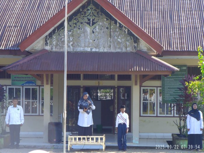 Pembina Upacara MTsN 1 Muaro Jambi Tekankan Disiplin Pembina Upacara MTsN 1 Muaro Jambi Tekankan Disiplin