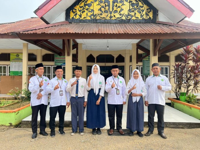 Siswa MTsN 1 Muaro Jambi Bersinar, Sabet Juara 1 dan 2 di Kejuaraan Nasional Pencak Silat HIMSSI GP ke-4 Siswa MTsN 1 Muaro Jambi Bersinar, Sabet Juara 1 dan 2 di Kejuaraan Nasional Pencak Silat HIMSSI GP ke-4