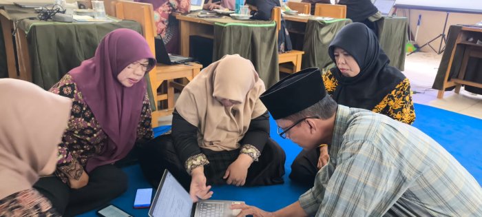 Tunjukkan Semangat Tinggi, Guru MTsN 1 Muaro Jambi Berkolaborasi Wujudkan Budaya Panca Cinta Tunjukkan Semangat Tinggi, Guru MTsN 1 Muaro Jambi Berkolaborasi Wujudkan Budaya Panca Cinta