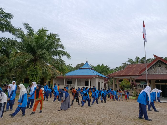 Senam Pagi Rutin Tingkatkan Kesehatan dan Kepemimpinan Siswa