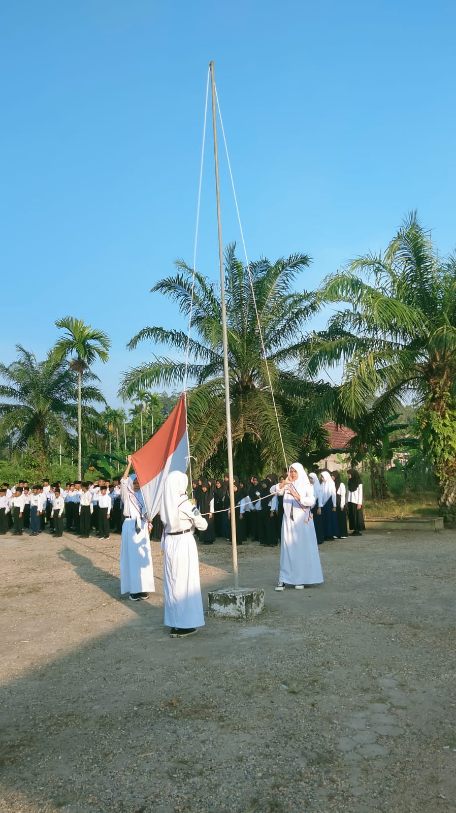 Pelaksanaan Upacara Rutin Minggu Ke-Dua Resmi Ditandai di Semester Ganjil 2025/2026