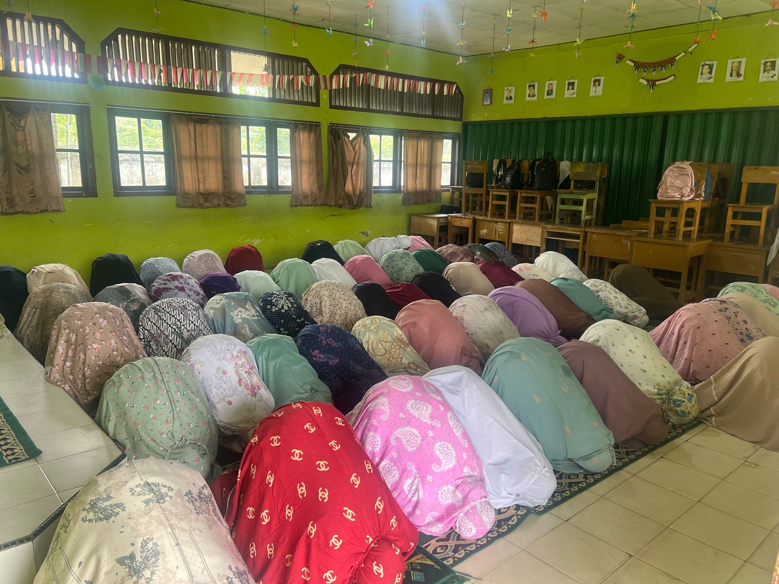 Tanamkan Karakter Positif Melalui Pembiasaan Sholat Berjama'ah