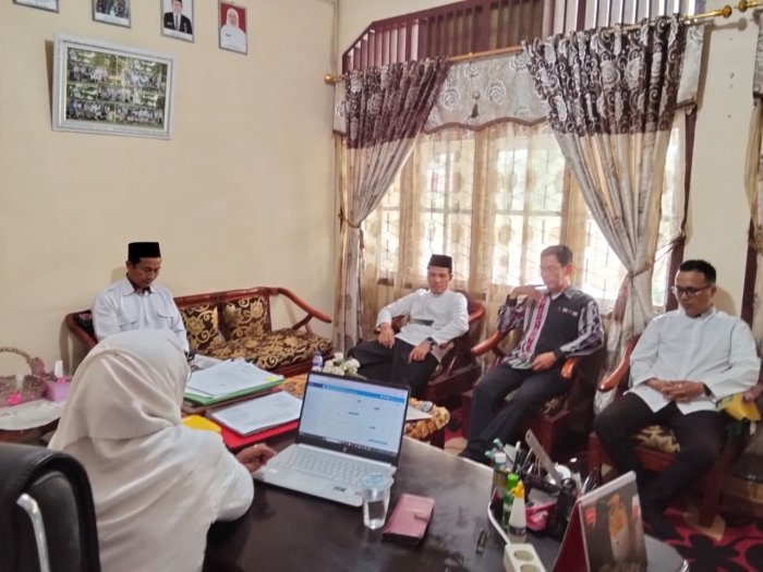 Tim Kemenag Muaro Jambi Evaluasi Penggunaan SIPKA di MTsN 1