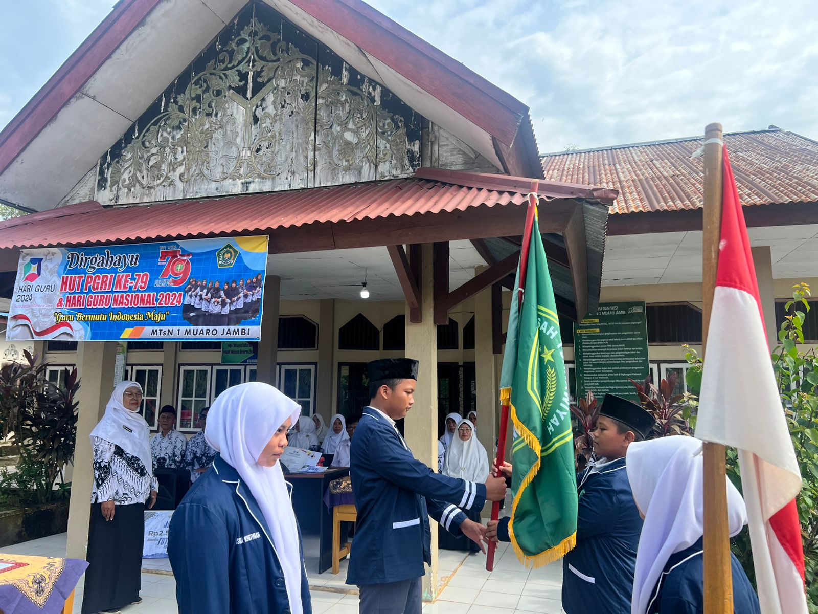 Pelantikan dan Serah Terima Pengurus OSIM Tahun Pelajaran 2024/2025 Pelantikan dan Serah Terima Pengurus OSIM Tahun Pelajaran 2024/2025