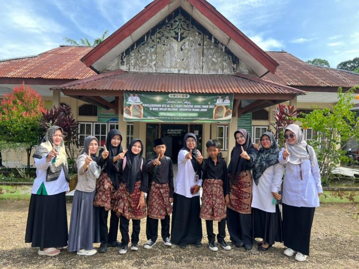 MTsN 1 Muaro Jambi Kirim Tim Musikalisasi Puisi ke Jambi