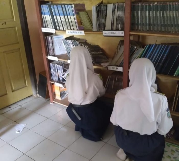 Kepala Perpustakaan MTsN 1 Muaro Jambi Tingkatkan Layanan Kepala Perpustakaan MTsN 1 Muaro Jambi Tingkatkan Layanan