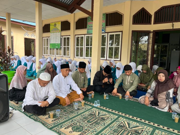 MTSN 1 Muaro Jambi Gelar Jumat Berkah dan Makan bersama Sambut Ramadhan