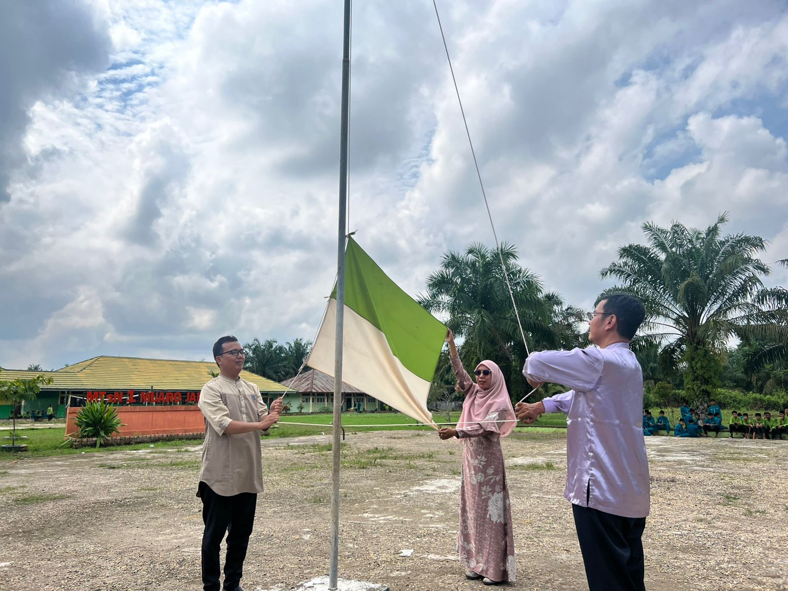 Latihan Intensif Persiapan Upacara HGN Ke-31 dan PGRI Ke-79 Tahun 2024