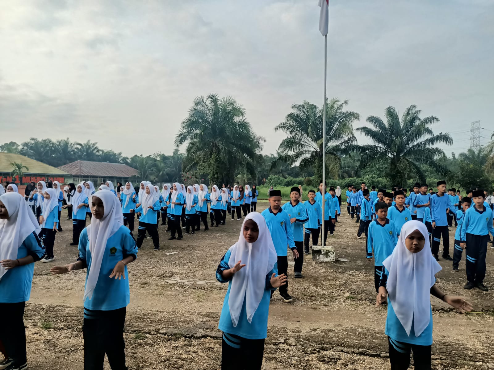 Laksanakan Senam Perdana di Awal Semester Genap Tahun Pelajaran 2025