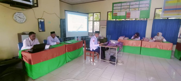 Pengawas Madrasah MTsN 1 Muaro Jambi Gelar Pembinaan Guru Pengawas Madrasah MTsN 1 Muaro Jambi Gelar Pembinaan Guru