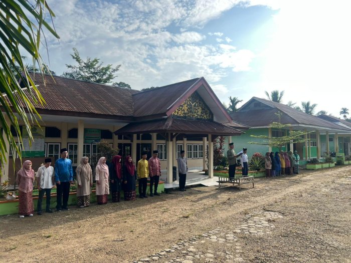 MTsN 1 Muaro Jambi Gelar Upacara Peringati HUT ke-69 Provinsi Jambi MTsN 1 Muaro Jambi Gelar Upacara Peringati HUT ke-69 Provinsi Jambi