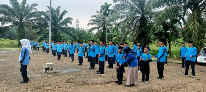 Senam Pagi Rutin di MTsN 1 Muaro Jambi Dorong Gaya Hidup Sehat