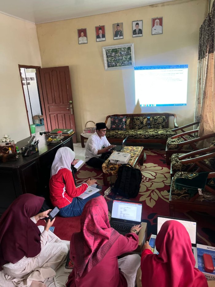 Pengawas Kemenag Muaro Jambi Gelar Pendampingan Guru Jelang Lomba Mengajar Pengawas Kemenag Muaro Jambi Gelar Pendampingan Guru Jelang Lomba Mengajar