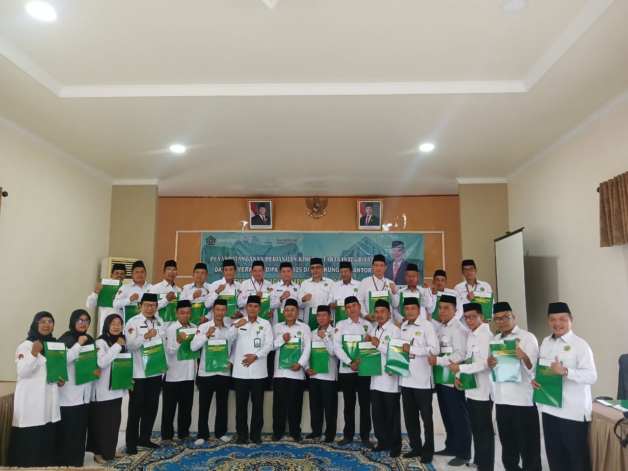 Kamad MTsN 1 Muaro Jambi Hadiri Penandatanganan Perkin, Fakta Integritas dan Penyerahan DIPA Tahun 2025