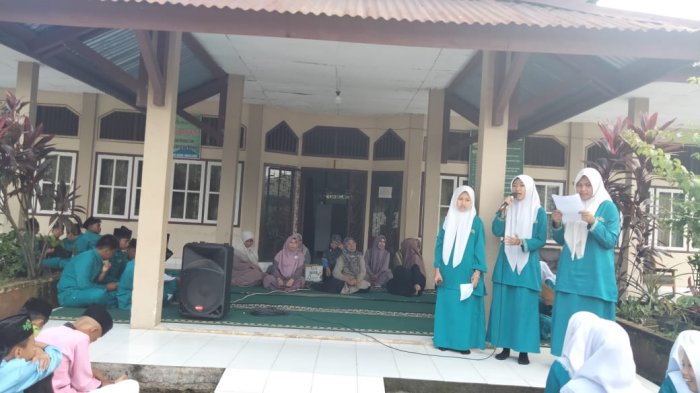 Muhadhoroh Kelas IXA MTsN 1 Muaro Jambi Berlangsung Meriah Muhadhoroh Kelas IXA MTsN 1 Muaro Jambi Berlangsung Meriah