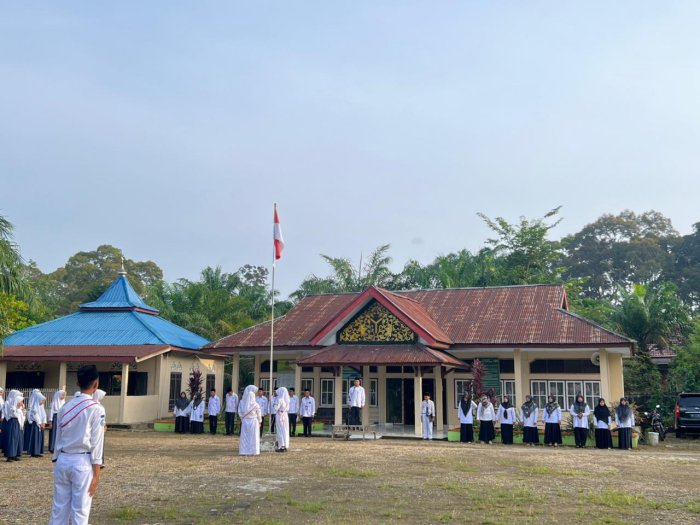 Upacara Rutin MTSN 1 Muaro Jambi Tegakkan Penerapan Kurikulum Berbasis  Cinta