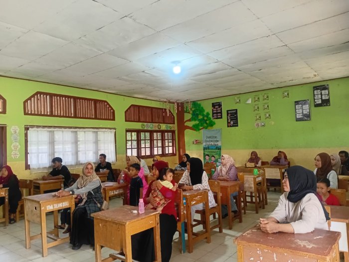 Antusiasme Tinggi Warnai Penerimaan Rapor di MTsN 1 Muaro Jambi